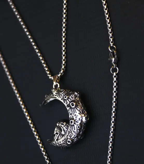 skull & moon chain