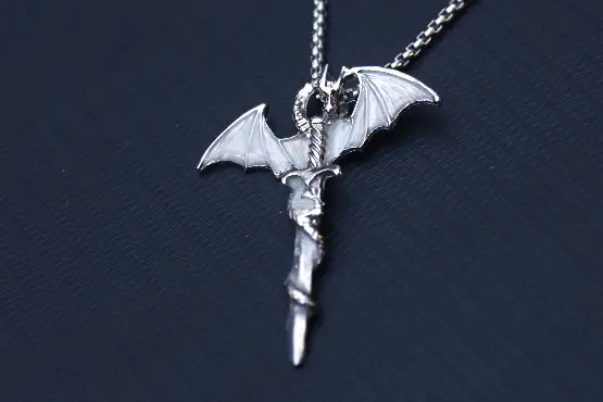 The glowing dragon chain