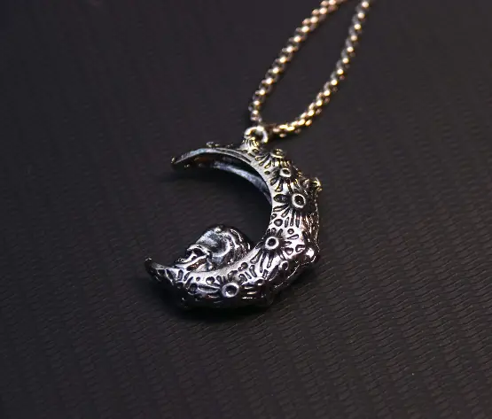 skull & moon chain